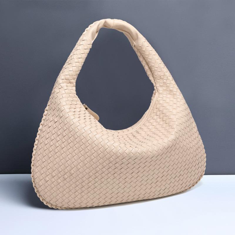 Spring and summer new crescent moon women's bag woven handbag large capacity simple versatile croissant zipper model