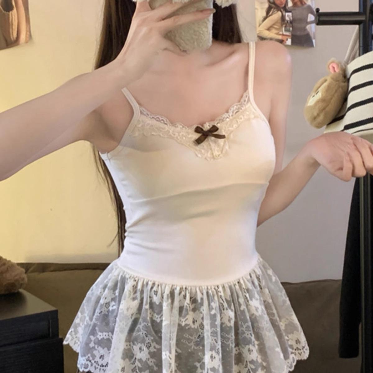 

Chic & Sultry Sleeveless Camisole with Bow Lace Trim for Women One Size [Premium Version/With Chest Pads] білий