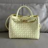 Borsa a tote intrecciata in pelle con fibbia in corda metallica, design di nicchia, portatile a spalla, borsa a cesto per verdura di grande capacità