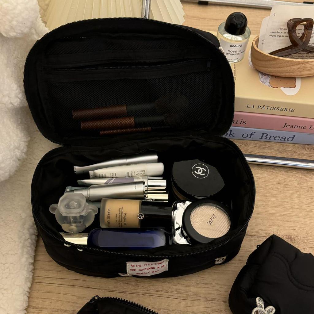 Wysokiej klasy czarna haftowana kosmetyczka z królikiem – Duża pojemność do przechowywania kosmetyków i przyborów toaletowych w podróży