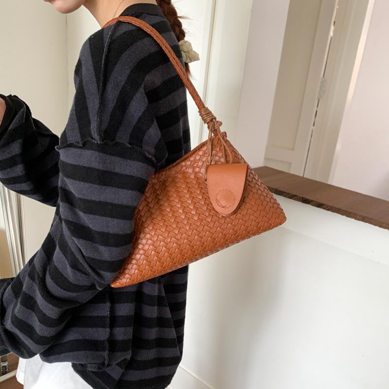 New Casual Woven Bag Women'S French Niche Temperament Hand Bag New Shoulder Underarm Simple Baguette Bag