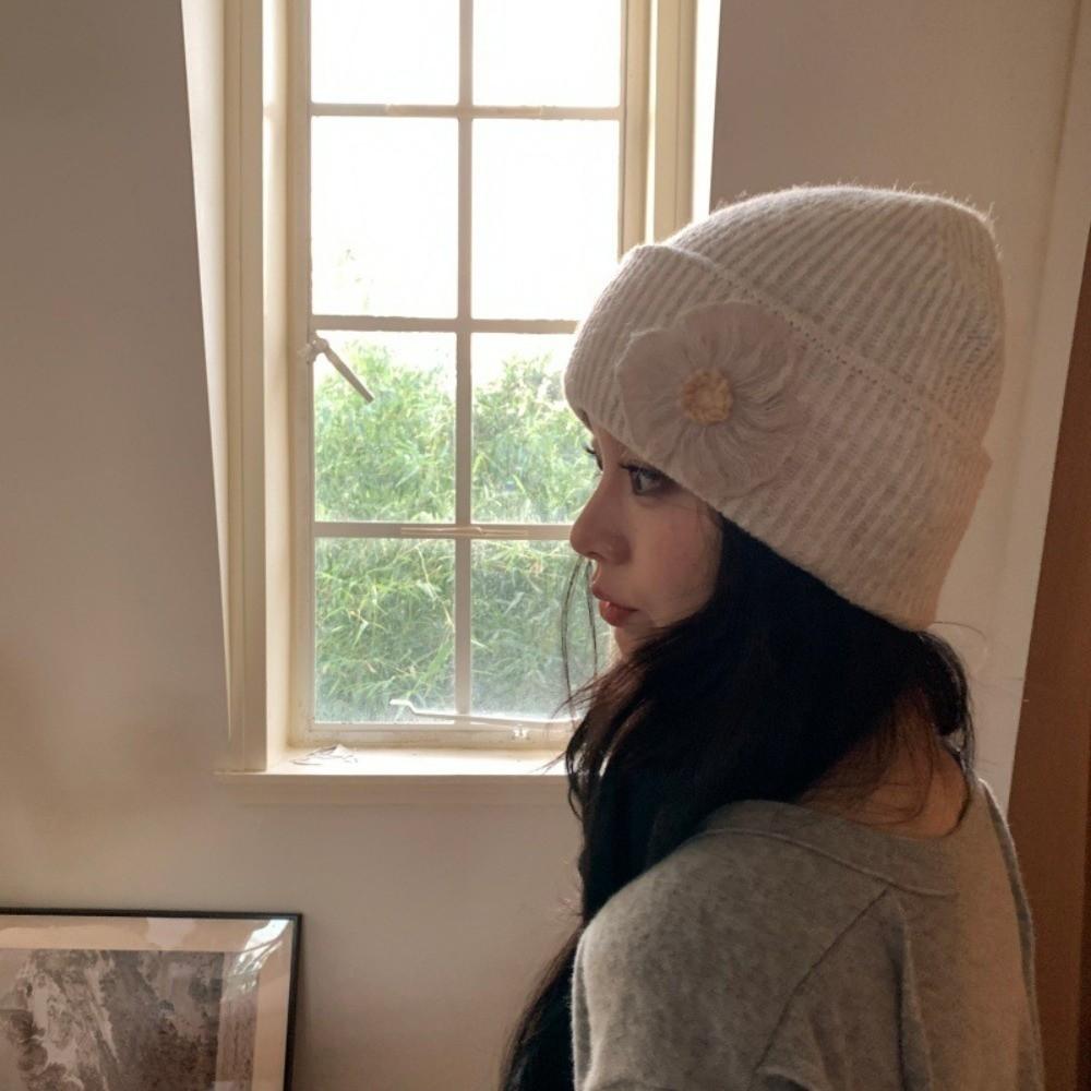 56cm-58cm Circumference Floral Knitted Beanie Hat 3D Flower Handmade Beanie  For Women