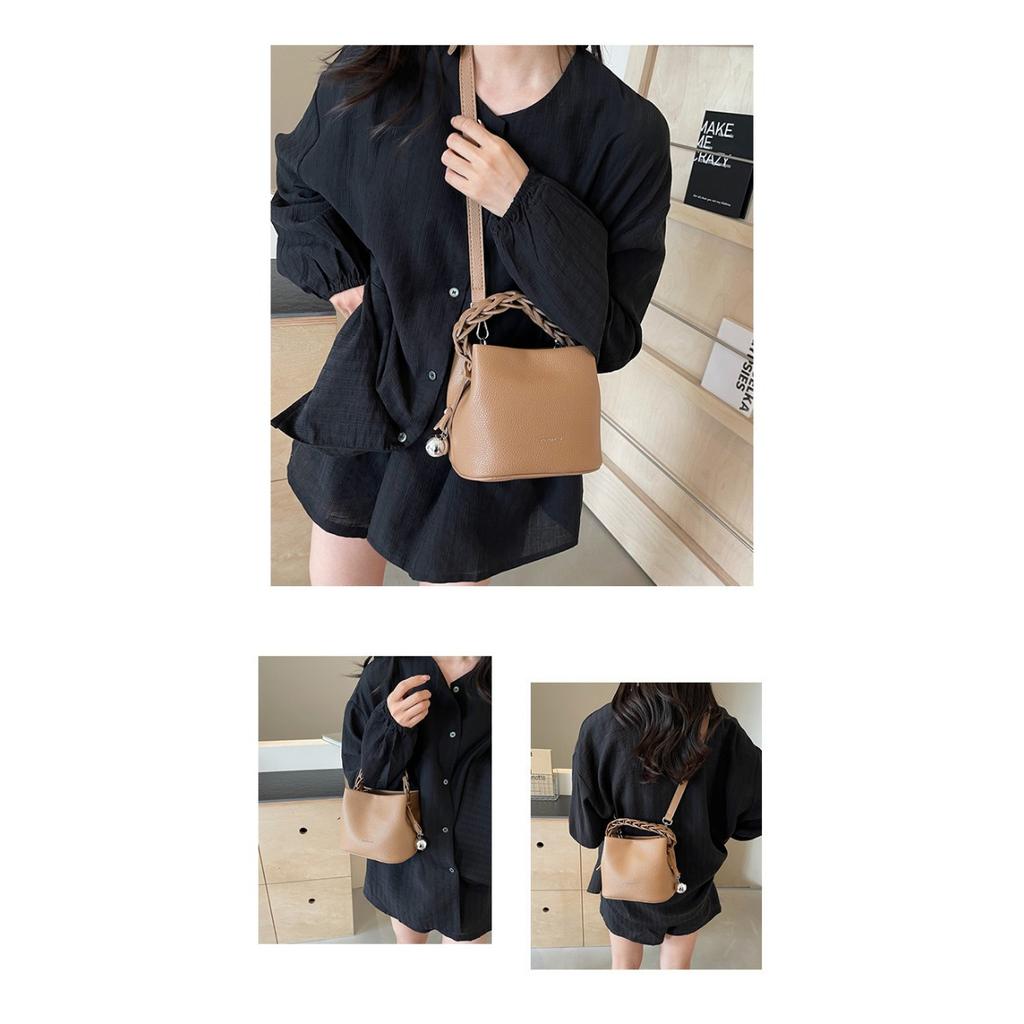 Ladies' Elegant Woven Bucket Bag Crossbody Bag - Detachable Shoulder Strap, Magnetic Buckle Design, Large Capacity Handbag