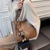 Retro Women's Large Capacity Fashion Tote: Versatile Textured Shoulder Bag for Autumn & Winter