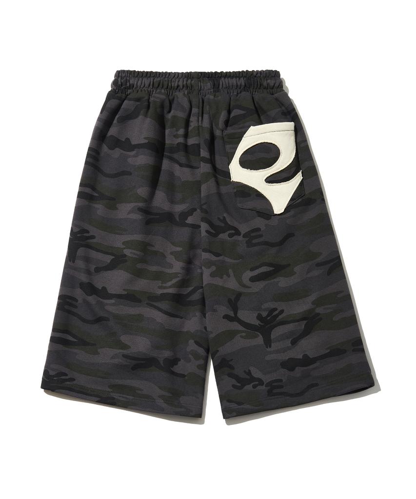 PEACE MAKER Pce Applique Deep Tuck Bermuda Sweat Shorts (Camouflage)