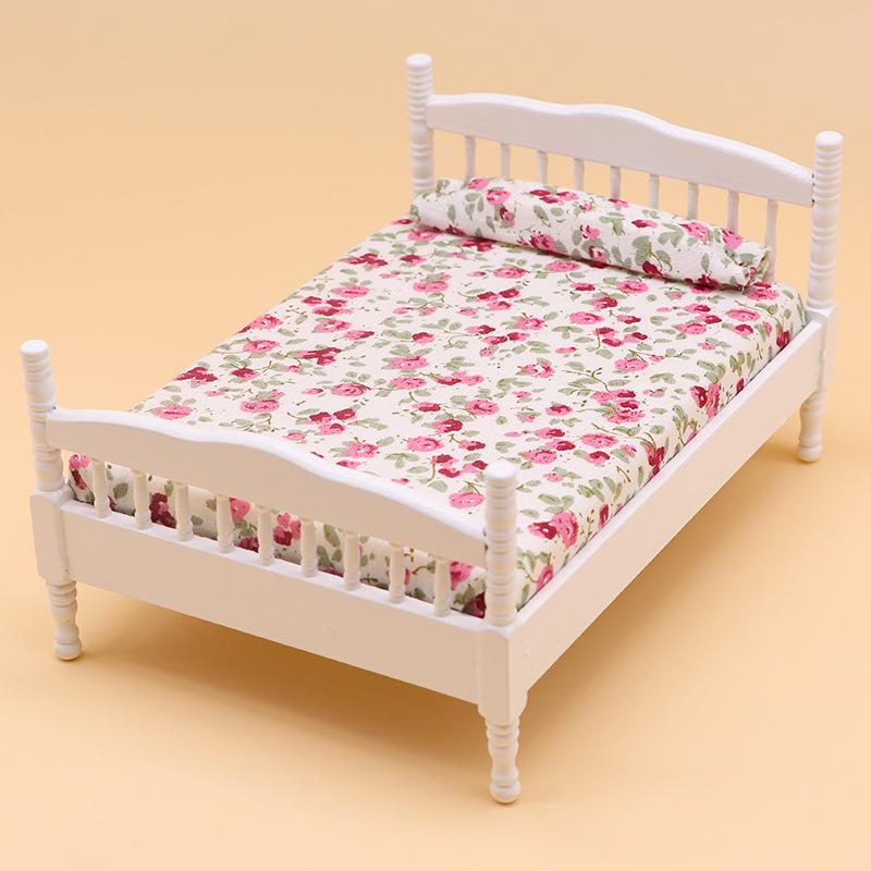 

1:12 European-Style Dollhouse Miniature Bedroom Double Bed Model