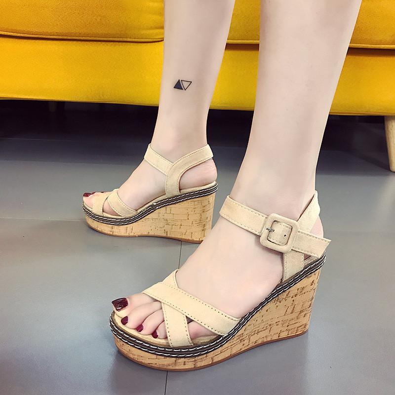 Womens Flat Sandals With Velvet Upper And Ankle Buckle For Summer Casual Wear