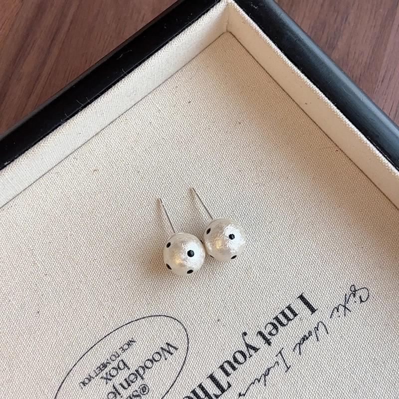 

Элегантные французские серьги с хлопковым жемчугом в горошек — ретро, роскошные и стильные