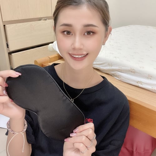 Light-blocking, Silk-textured Eye Mask for a Restful Nap, Relieving Eye Fatigue and Fatigue, with a Pressure-free, Adjustable Length, Washable, and Co