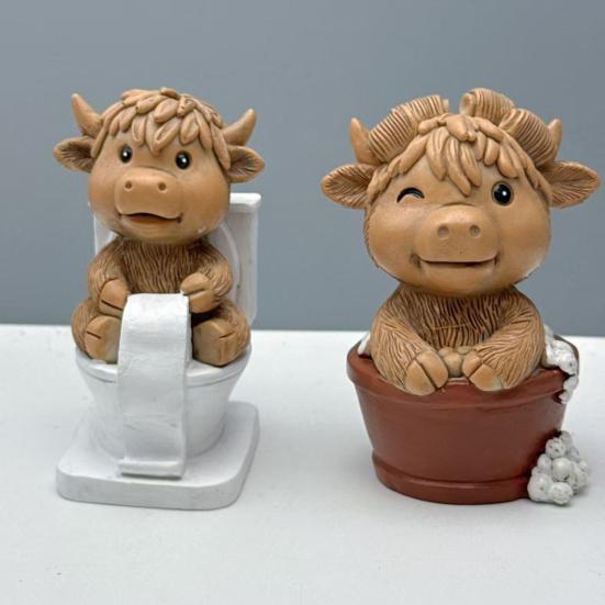 Highland Cattle Resin Statue Paper Roll Toilet Bathing Highland Cow Figurine