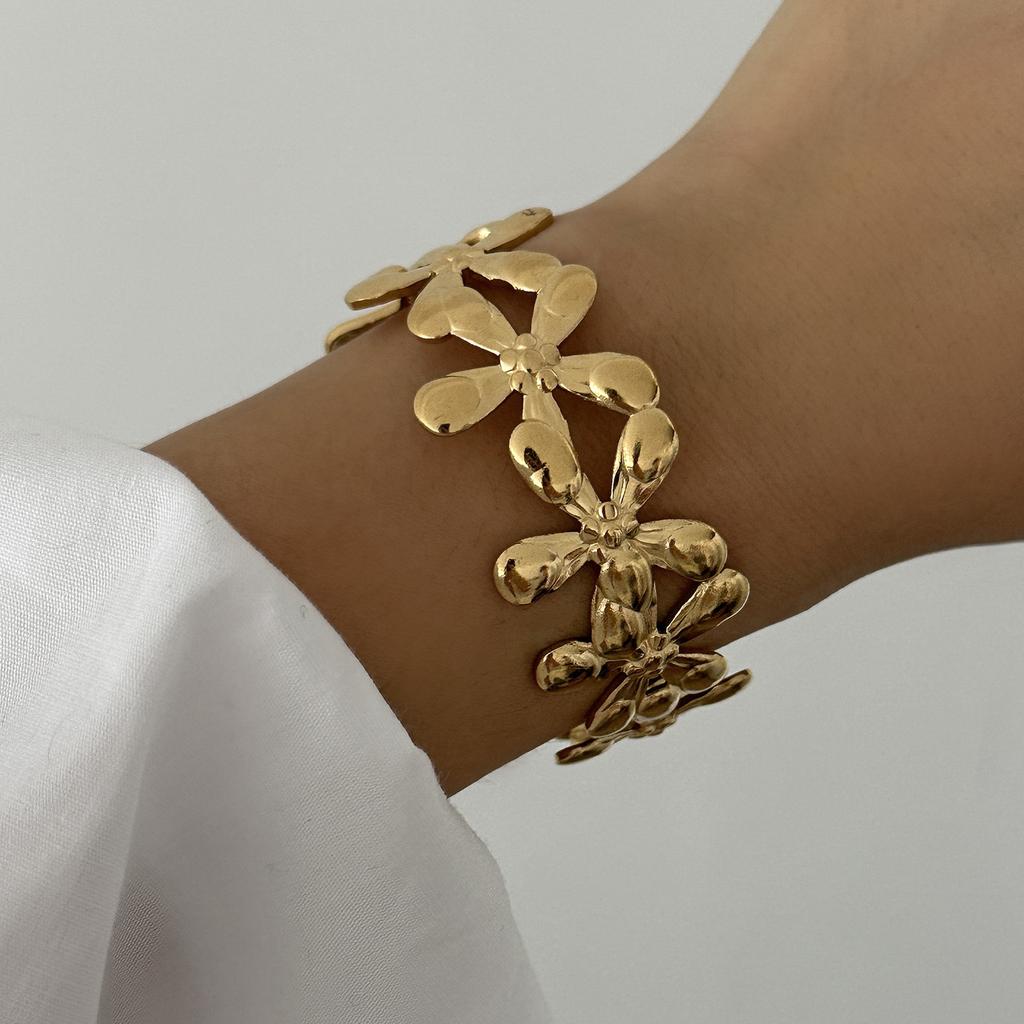 Vintage Stainless Steel Flower Heart Bracelet For Women Gold Color Irregular Geometric Cuff Bangles Bracelets Aesthetic Jewelry