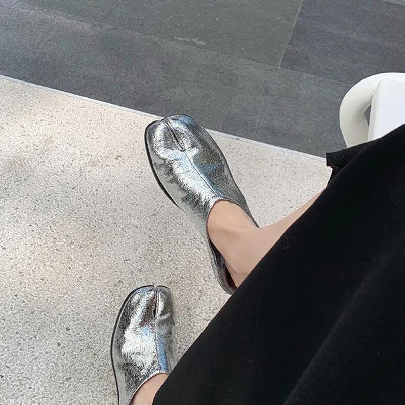 Fashion 2024Burst Silver Tabi Ninja Shoes Women Split Toe Flats Trotters Mocasines Mujer Solid PU Leather Loafers Femmes Slip On Slides