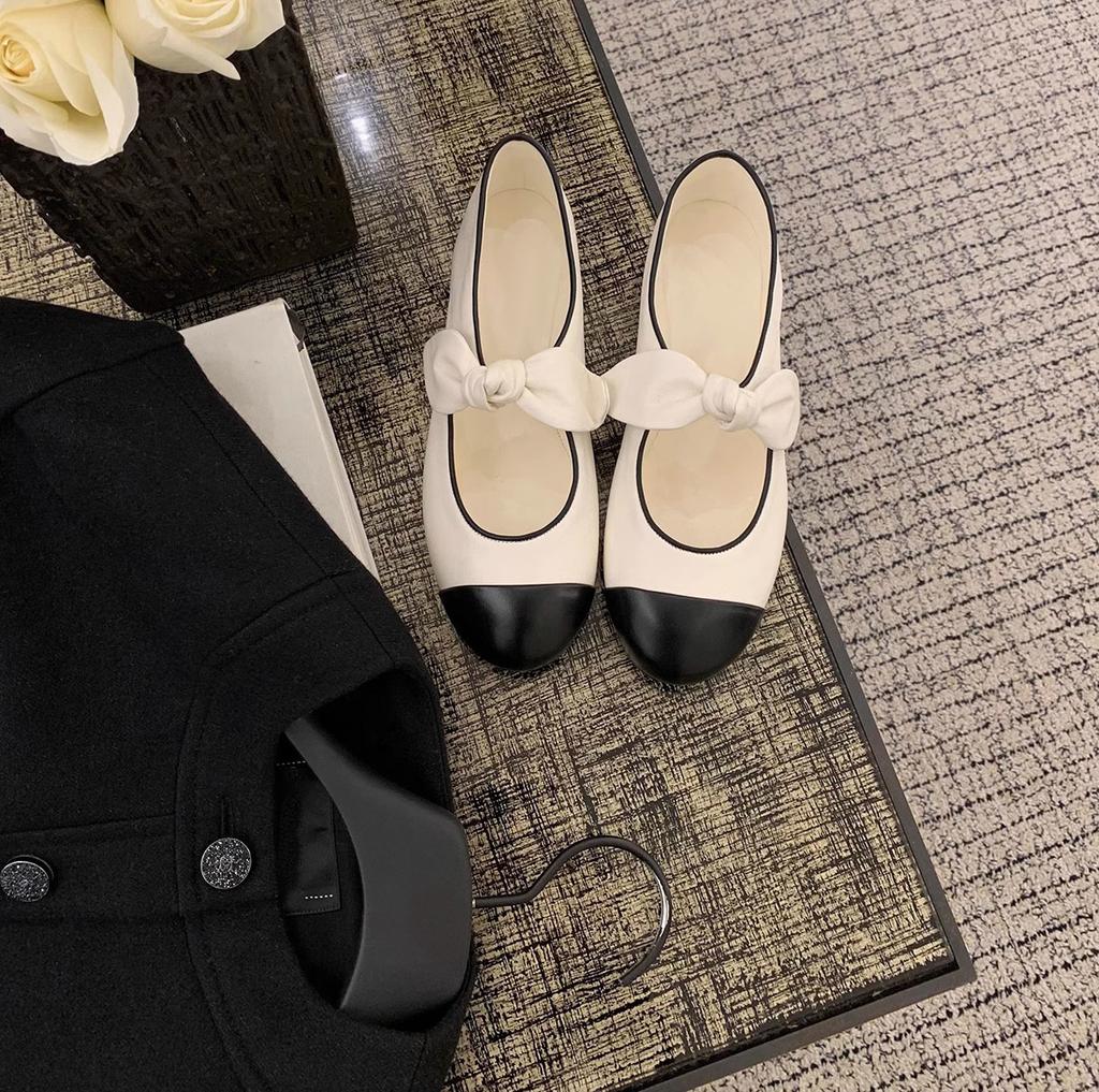Xiaoxiangfeng one pedal bow black and white color matching round head sheepskin versatile age reduction Mary Jane single shoes women's one pedal
