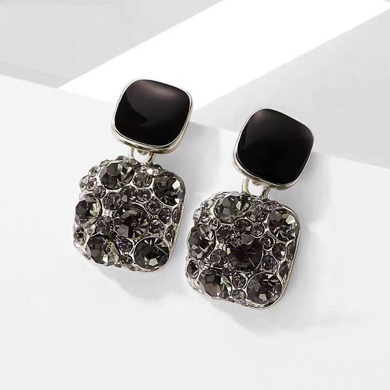 4PCS Exquisite Black Square Earrings with Full Diamonds Light Luxury Simple Versatile Design High End Temperament Earrings