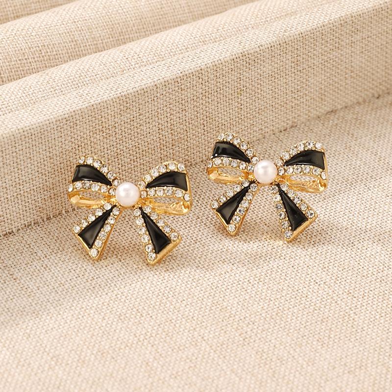 Vintage Metal Bow Inlay Zircon Stud Earrings for Women Exquisite Imitation Pearl Bowknot Charms Earrings Fashion Party Jewelry