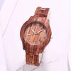 Reloj de pulsera de cuarzo analógico con banda de resina y números árabes con esfera redonda de grano de madera para mujer