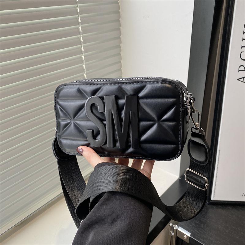 Fashion and high texture early spring new niche letter camera bag shoulder messenger bag trendy temperament small square bag