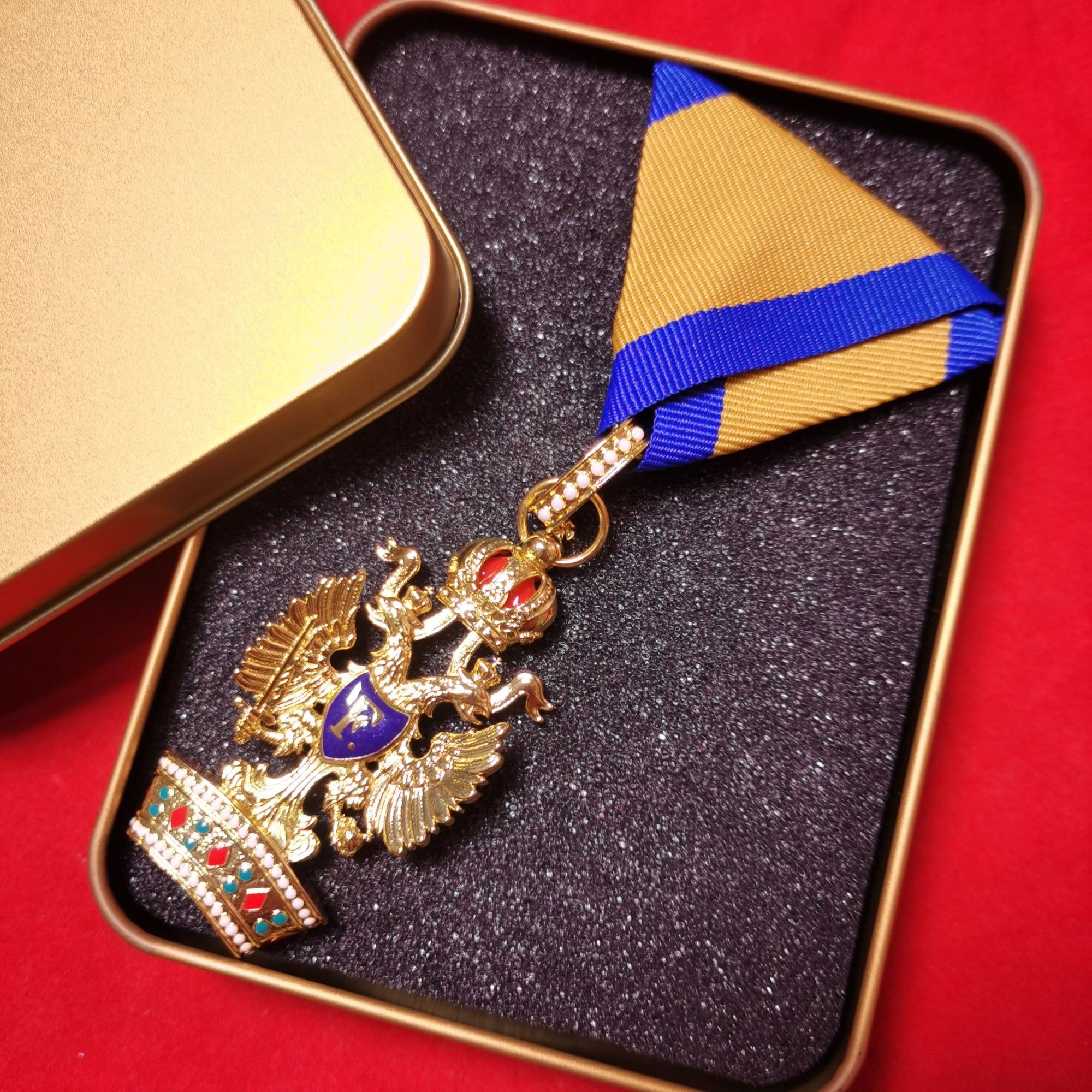 

Австро-угорський герб Пам ятний знак Першої світової війни Орден Залізної Корони Подарункова коробка No dual sword no pin