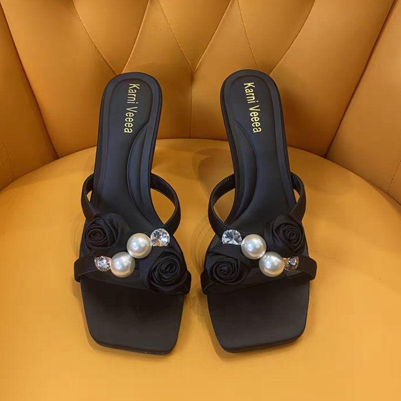 

2025 summer new flower pearl rhinestone high heels femininity open-toed thick heels wear one-word cool slippers women 40 чёрный