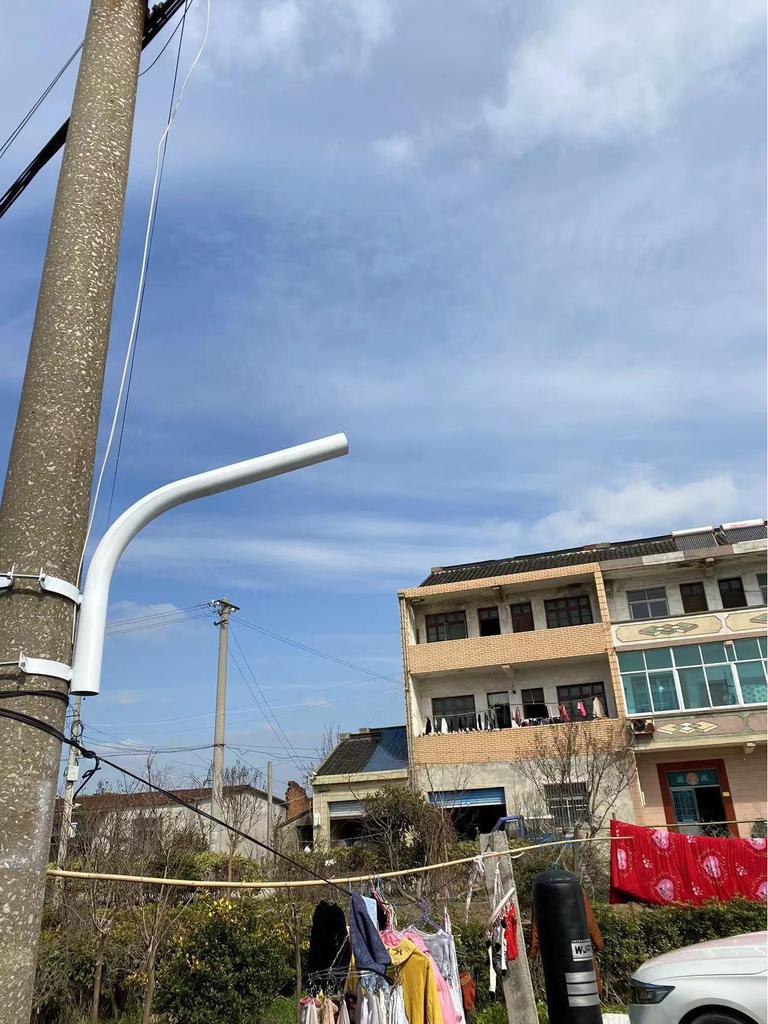 Wall-Mounted Cantilever Streetlight for Courtyard and Utility Pole