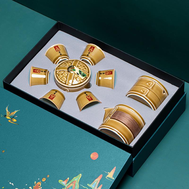 

A complete set of ceramic tea sets, Kuaike teapot, six cups of tea cans with ashtrays, and Guochao business gifts.