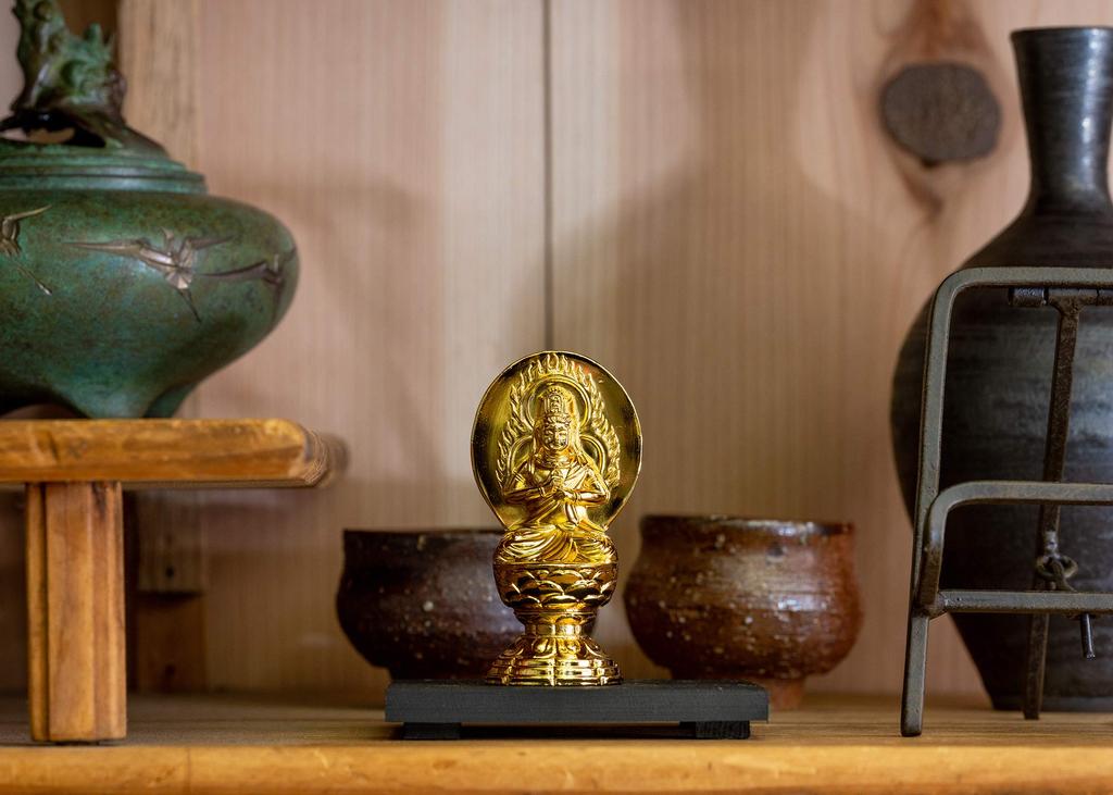 Kleine Dainichi Nyorai Buddha-Statue 24 Karat vom Bildhauer Keishu Originalmodell im Jahr des Schafes und Tierkreiswächter Takaoka Bronzware Nyorai