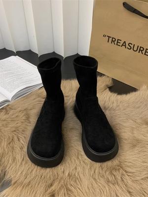 Internetowa celebrytka cienkie buty gruba podeszwa buty Martin elastyczne damskie aksamitne zamszowe krótkie buty 2025 uniwersalne moda zagraniczny styl jesień i zima