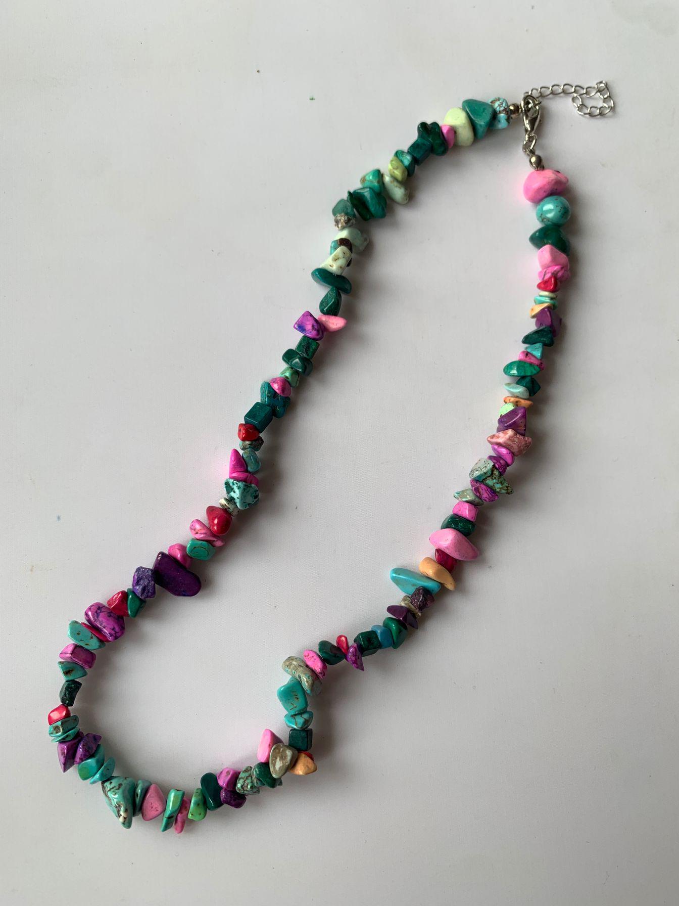 

Семицветный чокер из натурального дробленого камня и кристаллов - Ожерелье в пляжном стиле для весны/лета