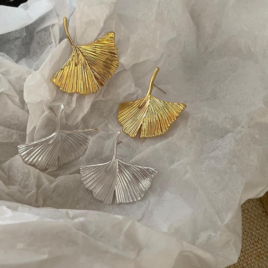 European Retro Ginkgo Leaf Stud Earrings: High-End, Fan-Shaped, Versatile, Exquisite Ear Jewelry