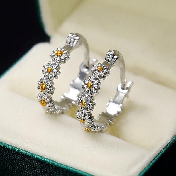 

Daisy Two-Tone Fashionable Ladies Earrings