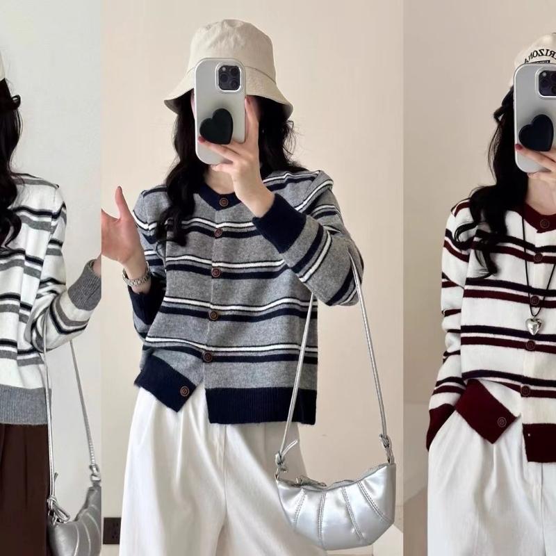 

Новое осенне-зимнее пальто с цветными блоками и полосками свободного кроя и вязаный кардиган-топ универсальны и стройнят женскую фигуру. One size королевский синий