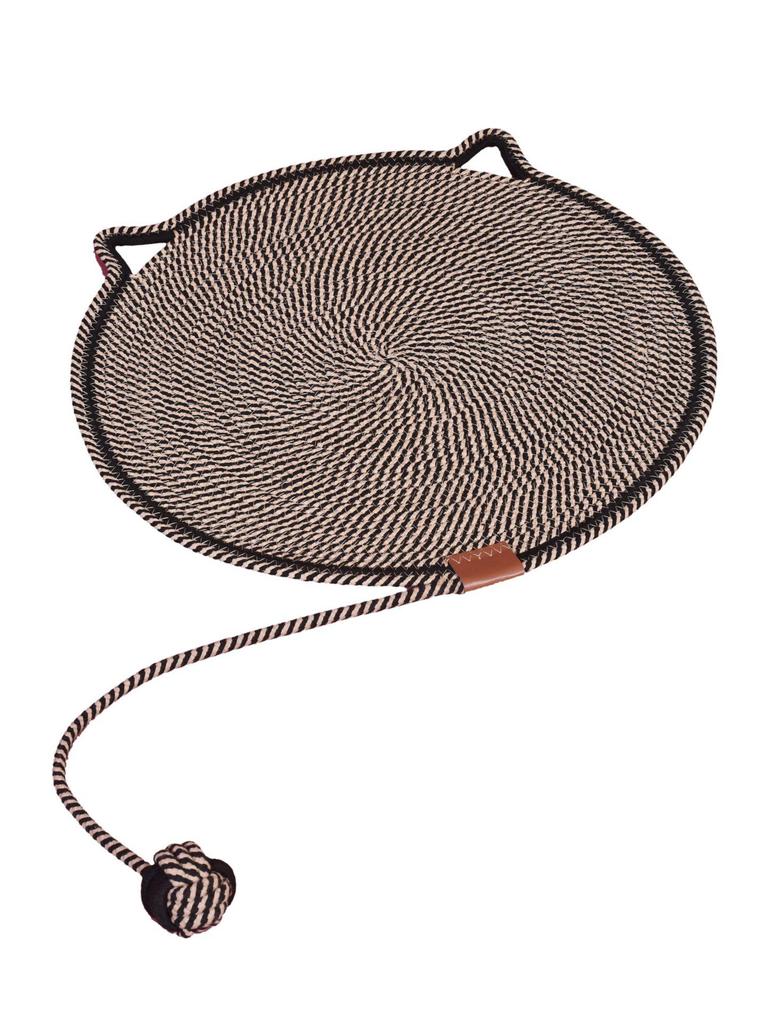 Cat Paw Woven Rope Mat: Self-Entertainment Ball, Washable Scratching Pad, and Sleeping Mat.