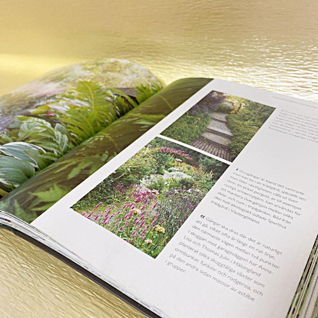 [USED] A set of three flower arrangement books purchased in Sweden