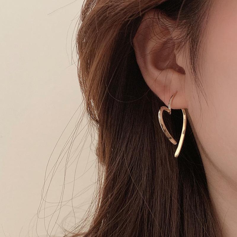 Female Aloof Style Simple and Versatile Temperament Heart Earrings