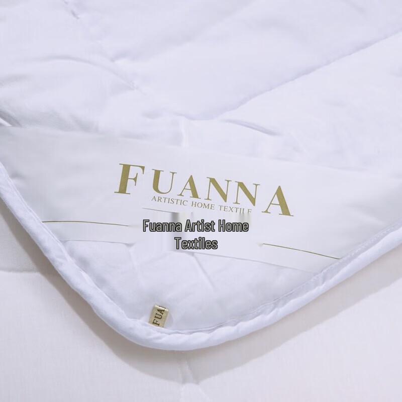 FUANNA Lyan All-Season Antibacterial Quilt