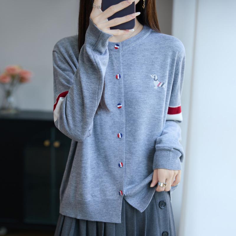 

Женский вязаный кардиган Осень/Зима 2025: Супер Горячий Дизайн Щенка с Бриллиантовыми Акцентами Double XL светло-серый