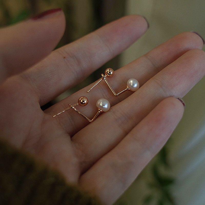 Elegant 2023 Trendy Niche Design Women's Earrings: Simple, Cold Style Ear Studs, Perfect for Girlfriends