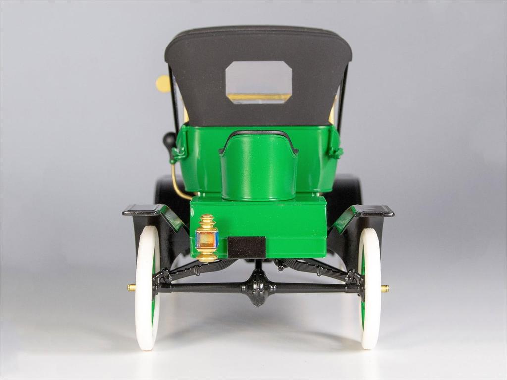 ICM 1/24 Scale Model T Ford 1912 Roadster Production Plastic Model 24016