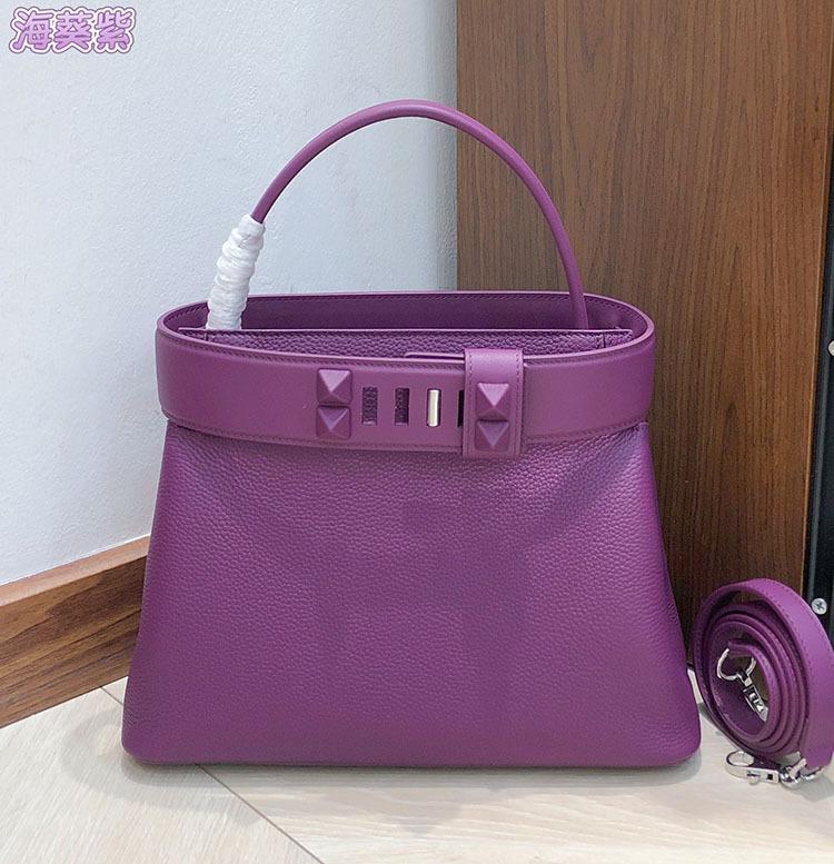 The new togo leather and swift leather hand-held shoulder bag is a high-end commuting bag for women with genuine leather