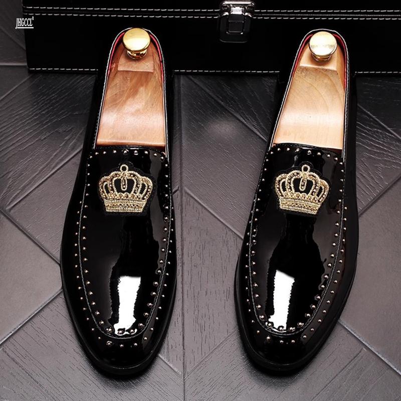 Mode Neu Luxus Königlicher Stil Herren Handgefertigte Stickerei Krähenmuster Exotische Designer Slipper Modemarke Lässige Hochzeitsschuhe A9