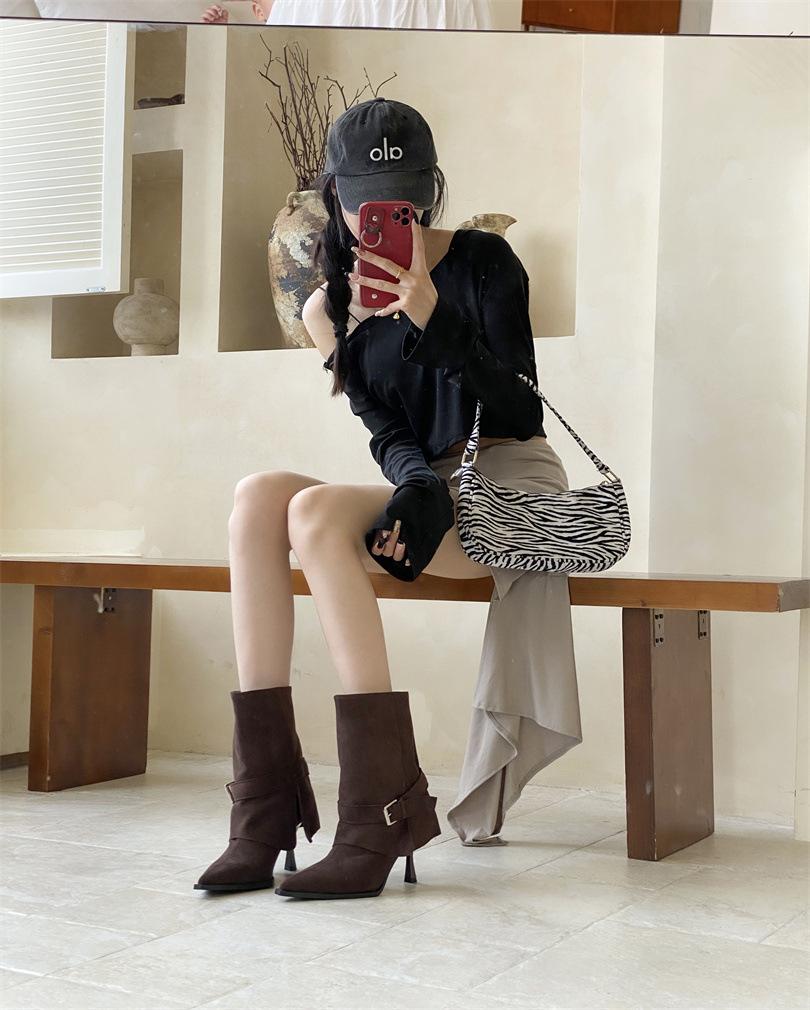 

2025 Korean version of the new niche design versatile French short boots small square head thick heel Maillard western boots women s boots 39 коричневый