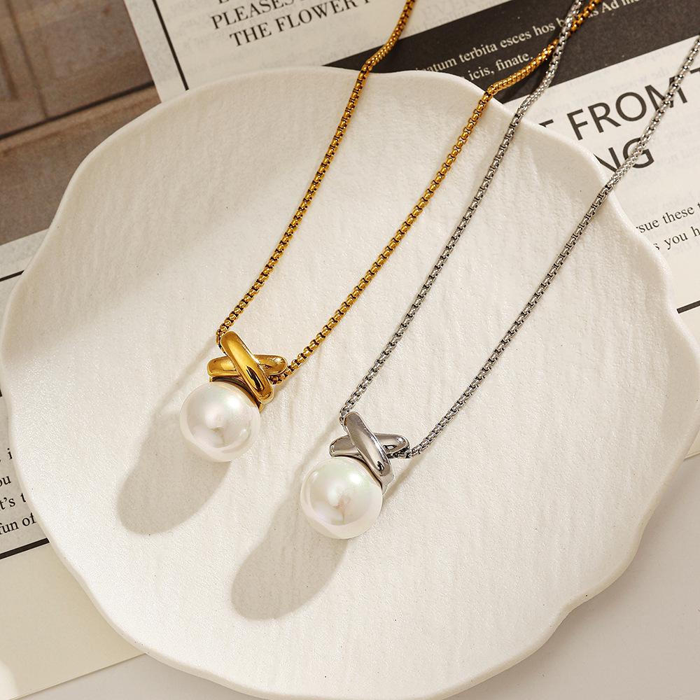 Collier pour femme Yingtai: Acier Titane Inoxydable avec Perle d'Imitation & Or 18k, Style Européen & Américain, Ne Se Décolore Pas, Finition Polie Fine.