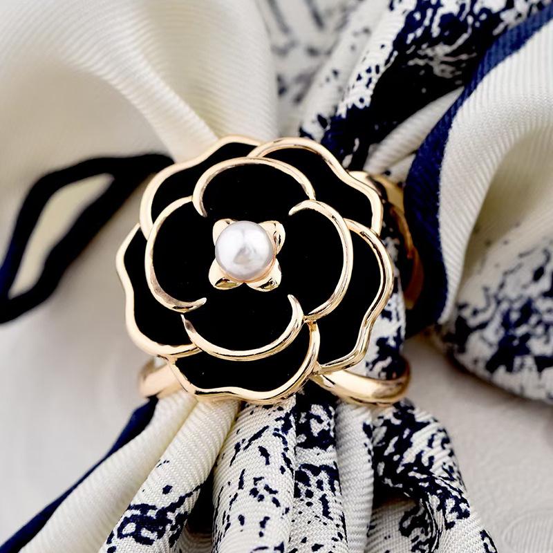 Neue Kamelien-Seidenschalschnalle, französische Retro-Perlenschalschnalle, quadratische Ringschnalle, orangefarbene Kristallschalschnalle für Frauen