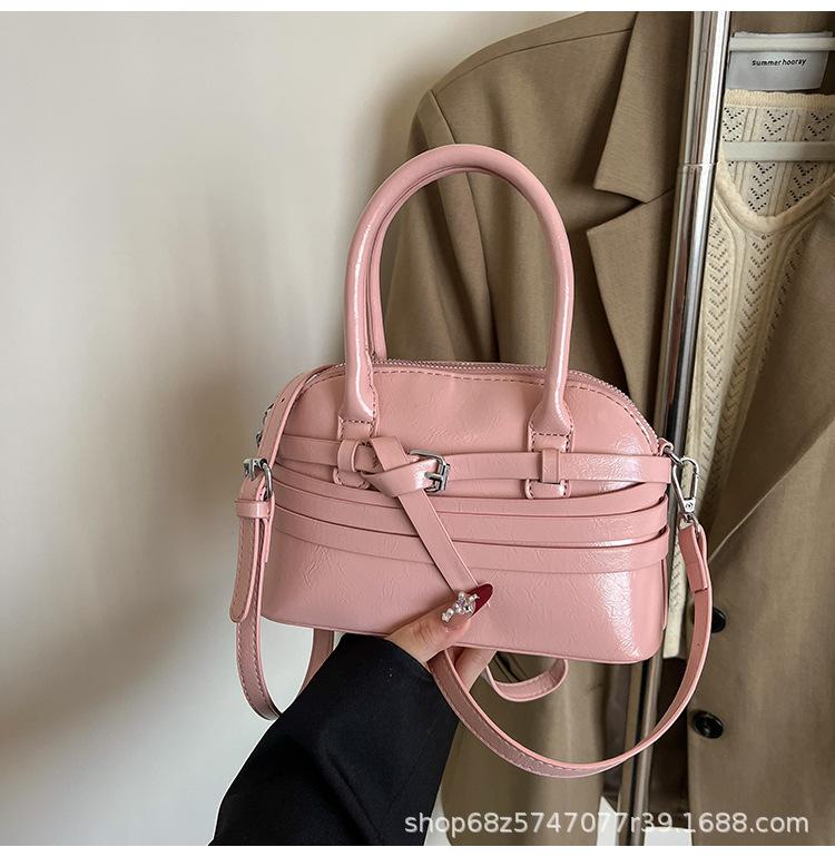 2025 New American Retro Niche Design Simple Commuter Shoulder Crossbody Bag Trendy Fashion Handbag