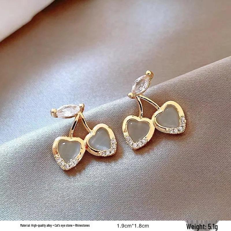 French Retro Pearl Plaid Earrings: Luxury Korean Studs for Women