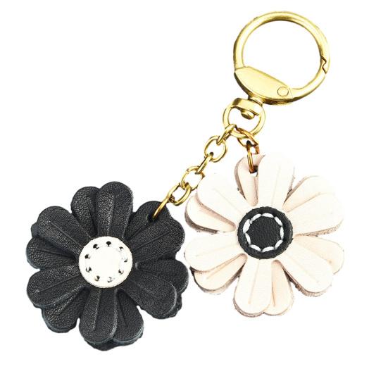 

Keychain Pendant Double Chrysanthemum Design Retro Style Soft Imitation Leather Key Holder Bag Accessories C