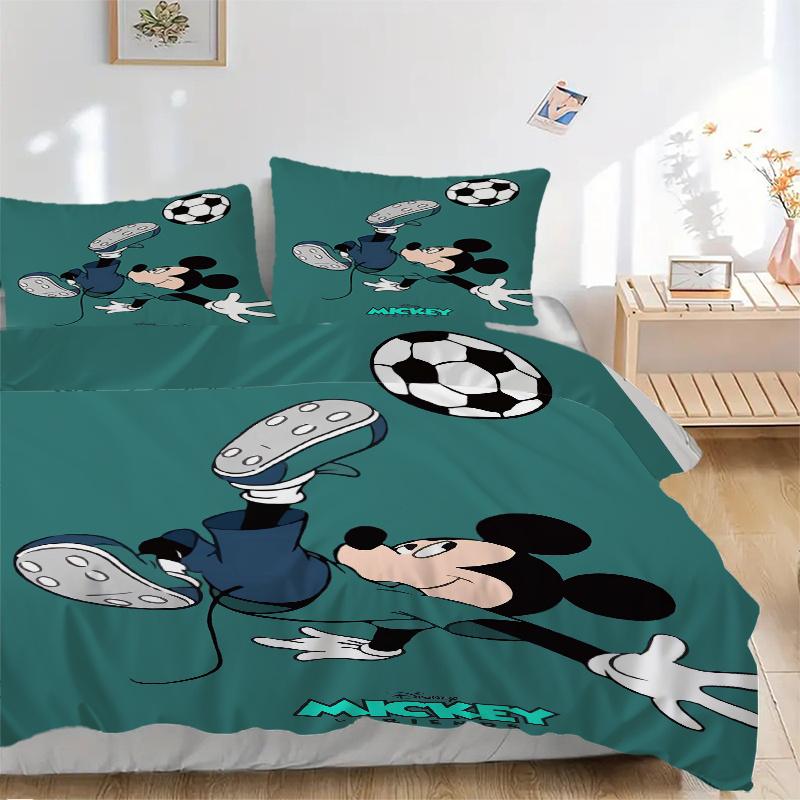 

3pcs Mickey Playing Football Design Quilt Cover Set, Soft and Cozy Bedroom, Guest Room and Dorm Decorative Bedding 3-Piece Set 1 Quilt Cover 135x200cm