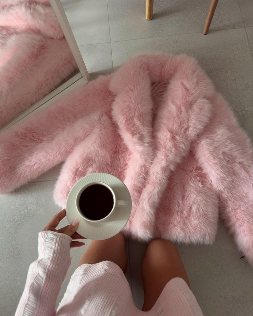 Damski zimowy płaszcz ze sztucznego futra lisa z kołnierzem garniturowym