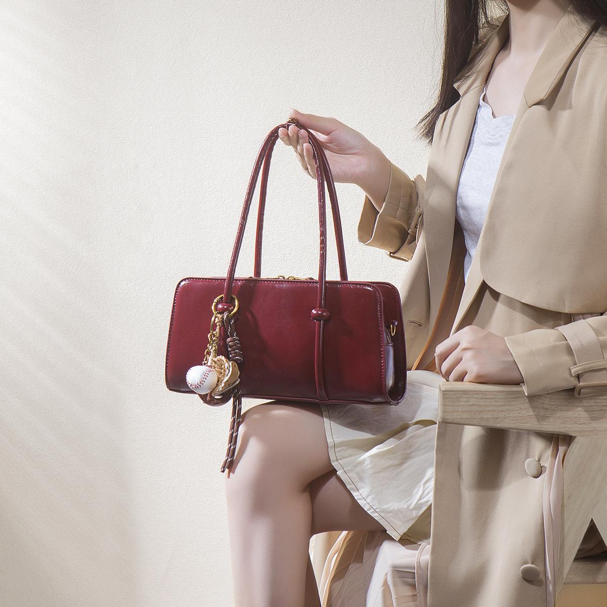 

Commuter retro large-capacity bag women s new autumn and winter versatile shoulder bag high-end messenger tote bag красный