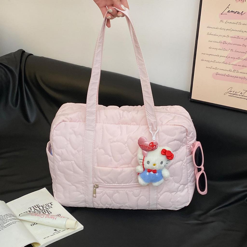 Lehká cestovní taška pro maminky ve tvaru srdce, velkokapacitní crossbody taška přes rameno s průvlekem na držadlo kufru.